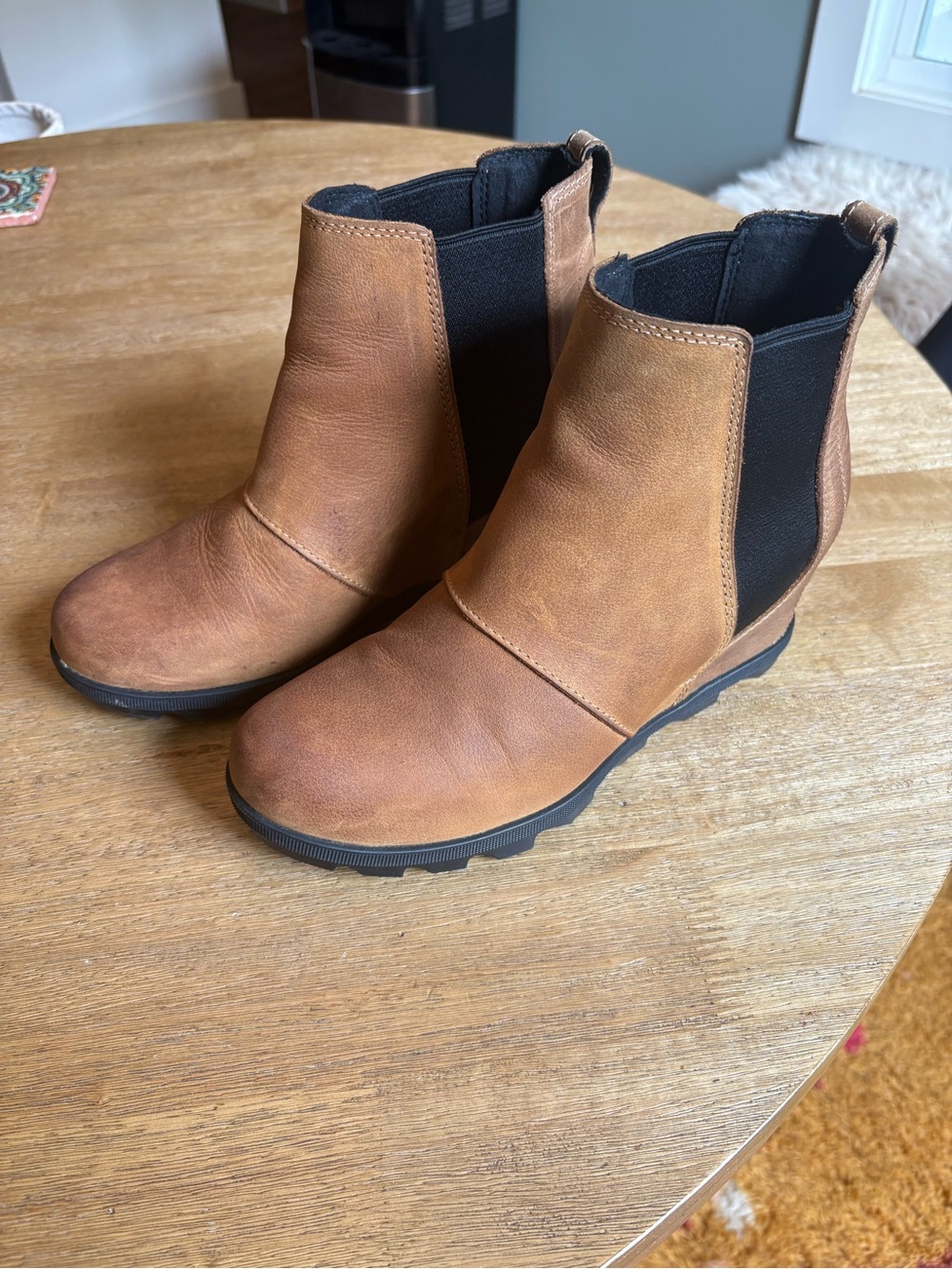 Sorel Tan Chelsea Ankle Boots with Black Elastic Panels